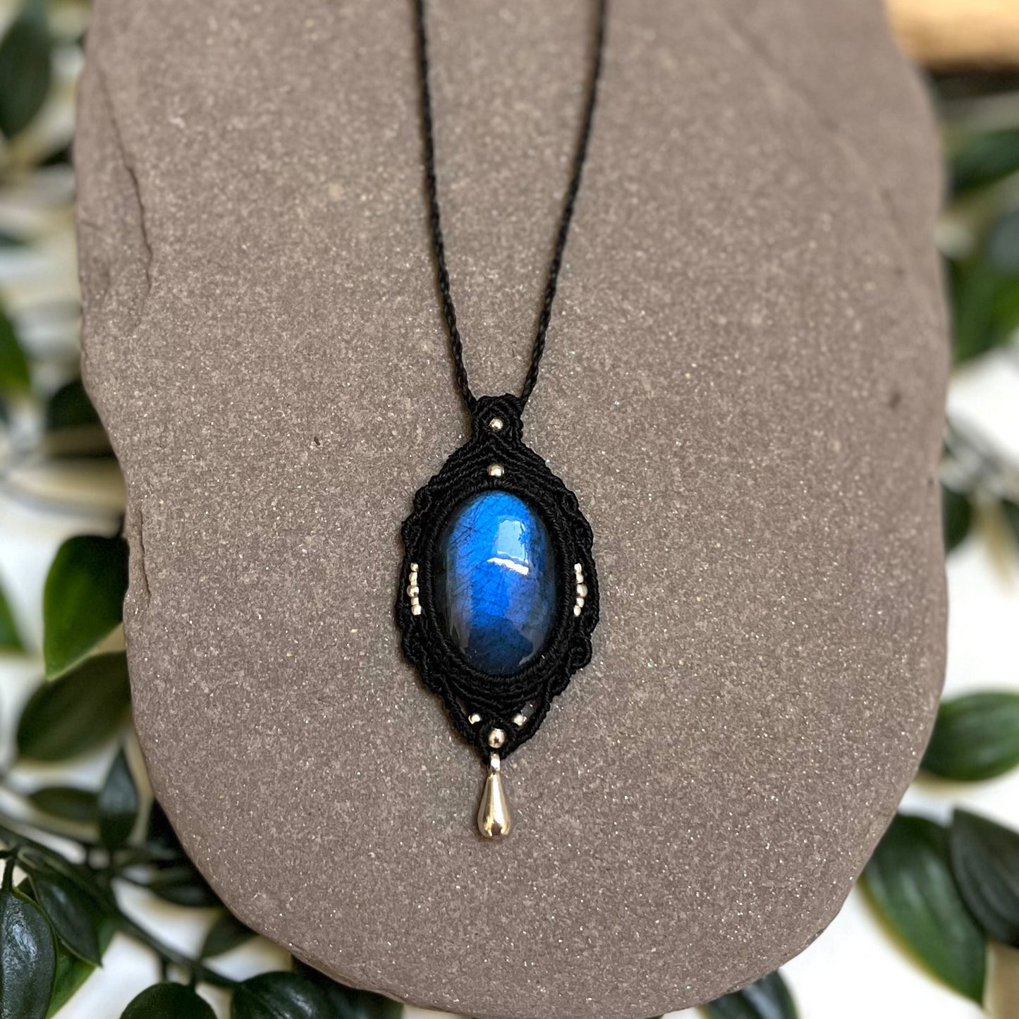 Amulet s kristalom Labradorit