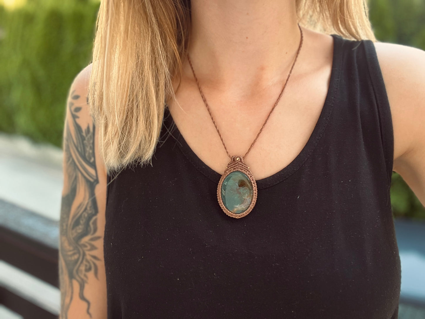 Ogrlica amulet iz indijskega ahata