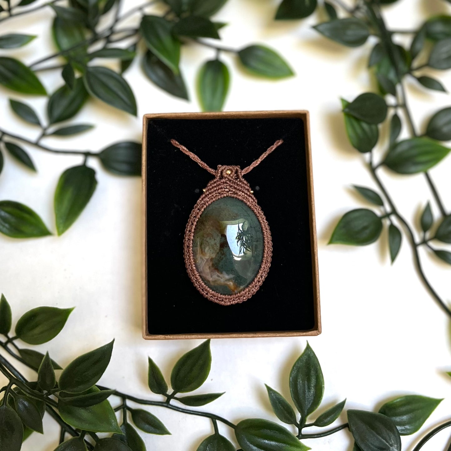 Ogrlica amulet iz indijskega ahata
