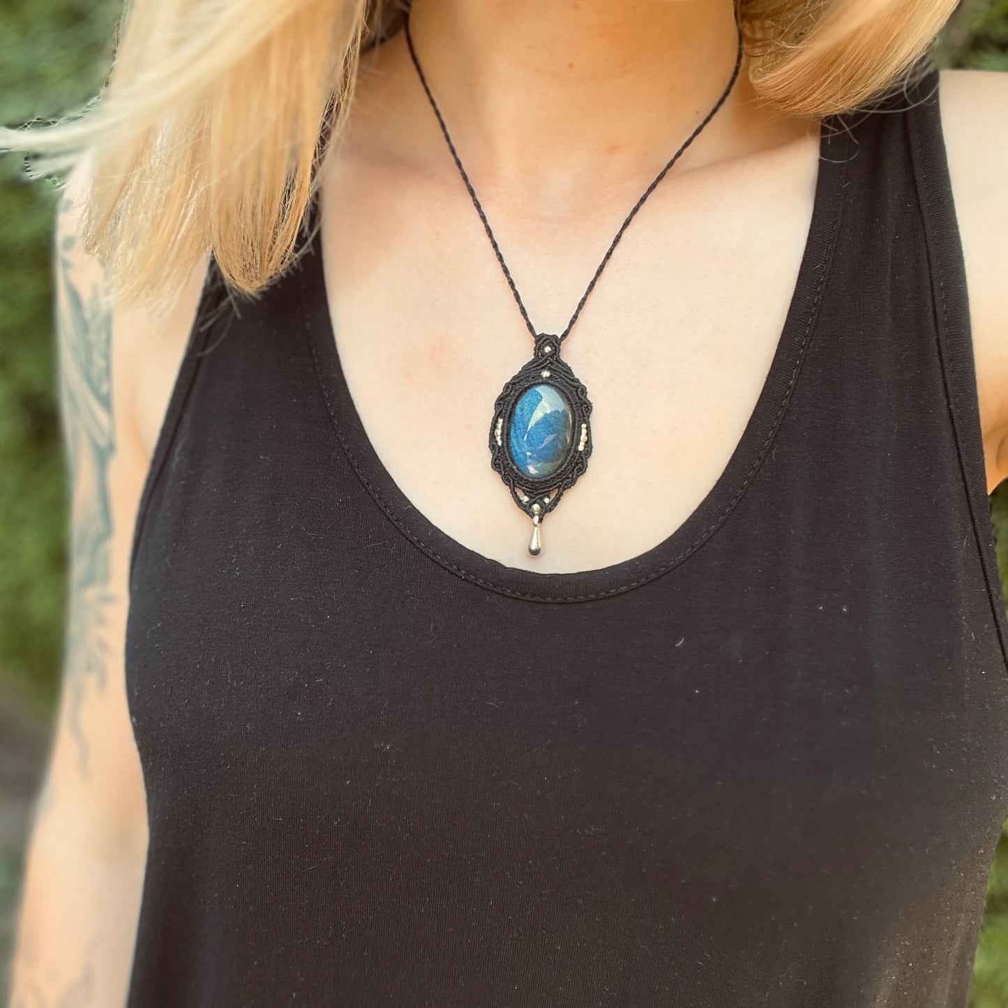 Amulet s kristalom Labradorit