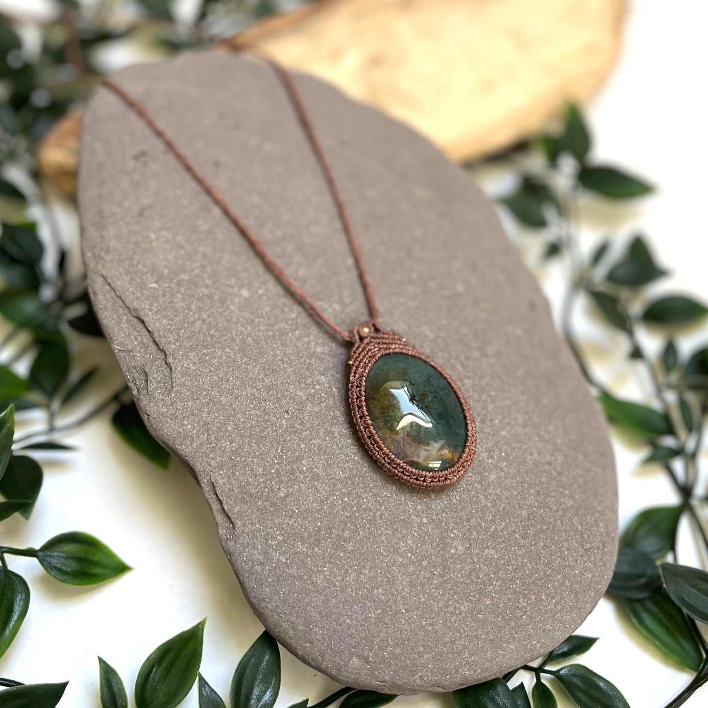 Ogrlica amulet iz indijskega ahata
