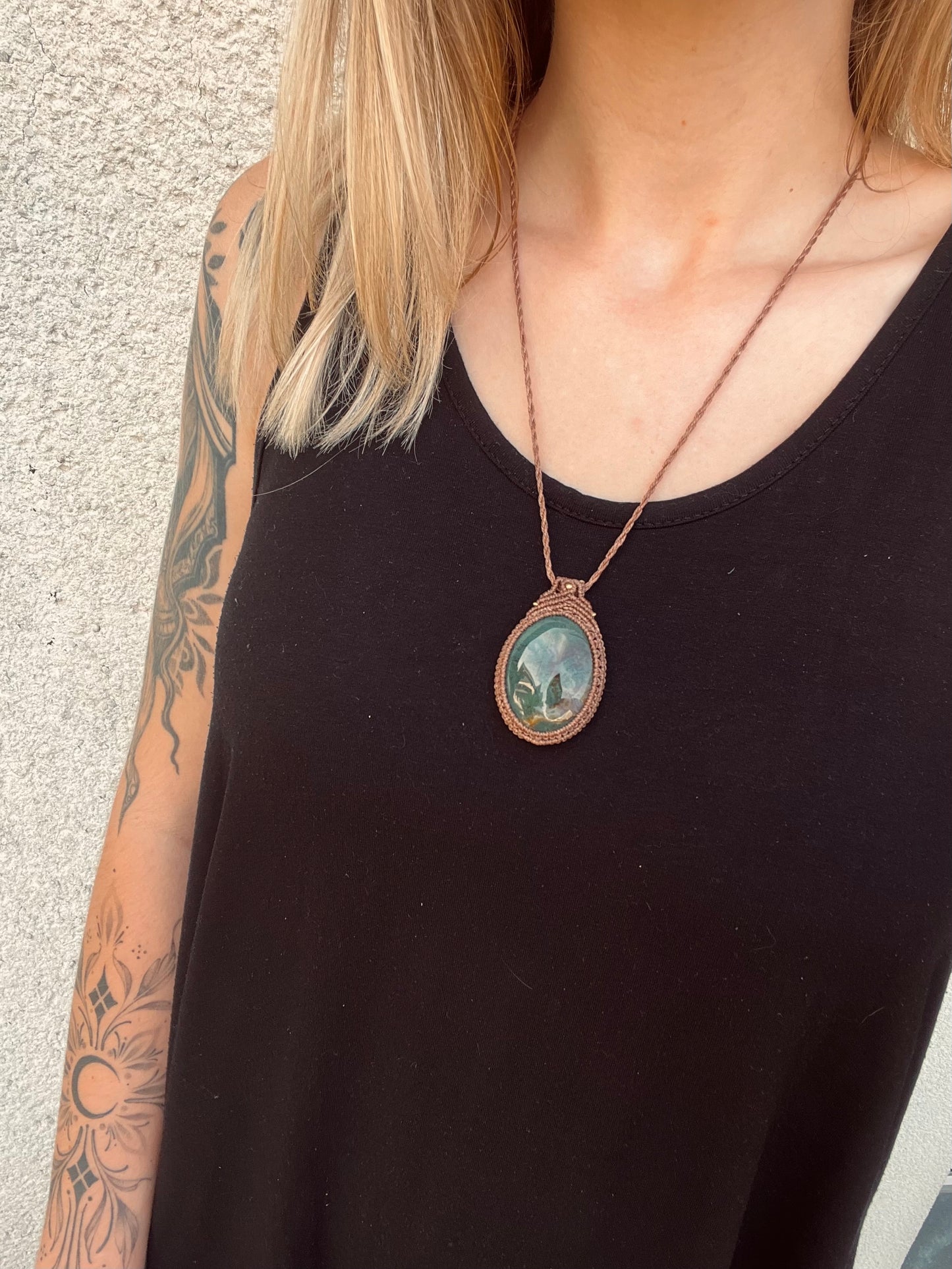 Ogrlica amulet iz indijskega ahata