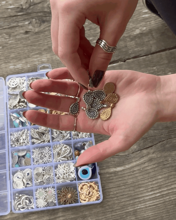 <strong>Handpicked Elements</strong>